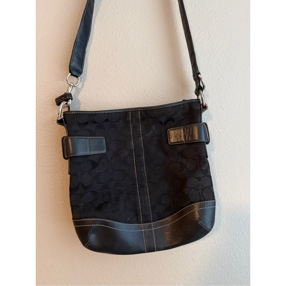 VTG Y2K COACH Soho Slim Duffle Shoulder Bag Buckle Black Signature Jacquard 3574 - Picture 5 of 8